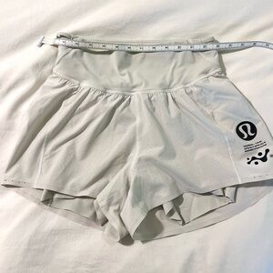 EUC Lululemon Nulux Road to Trail High-Rise shorts 4” inseam size 6 in Bone
